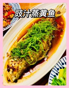红烧黄鱼的家常做法_煎鱼技巧与火候关键