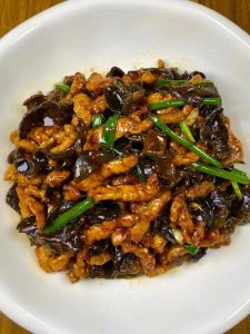 银耳炒肉的家常做法大全家常_银耳炒肉丝，家常营养美味菜