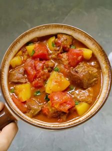 熟牛肉烩菜的家常做法_牛肉炖土豆胡萝卜，家常暖胃菜