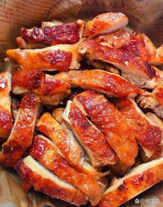 脆皮鸡正宗做法_脆皮鸡外酥里嫩腌料风干做法