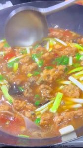 小酥肉酸汤的家常做法_外酥里嫩，酸爽开胃，百搭美味！