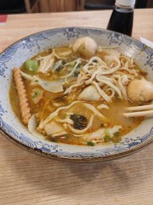 酸菜鱼面条的家常做法_酸菜鱼面条，酸爽鲜美，劲道过瘾！