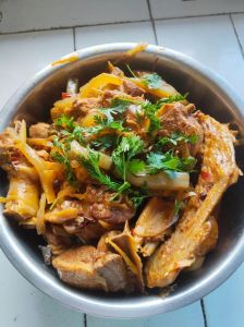 焖鸭子的做法大全_鸭子焖菜多做法，土豆萝卜栗子风味佳，啤酒鸭柠檬鸭美味易做