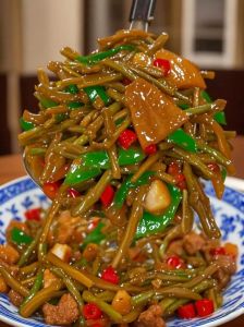 东北豆角干做法_东北干豆角烧肉，家常美味营养佳