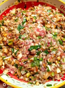 香菇大葱肉包子馅的做法_香菇牛肉葱香包子，家常做法超香！