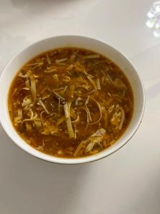 酸辣汤最简单三个步骤_雨天冰箱食材做酸辣汤，开胃美味！