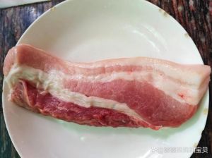 五花肉用冷水下锅煮多久能去油_冷水下锅煮五花肉，酥烂不腻还入味
