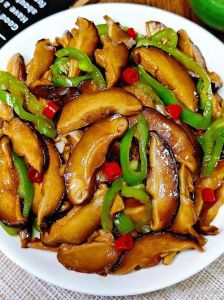 鲜香菇要焯水吗为什么_鲜香菇焯水吗？看情况，清洗后炖汤焯水，快炒保留鲜嫩