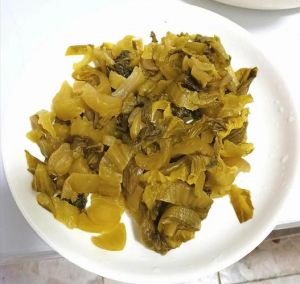 腌芥菜的做法大全窍门_芥菜清洗擦丝，面糊腌制，冷藏保存