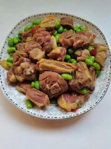 鸭子煮青豆的家常做法_咸鸭青豆怎么做？掌握咸度平衡是关键