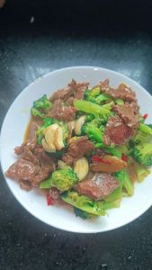 小炒牛肉的家常做法_小炒牛肉不柴不腻秘诀