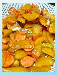 土豆炖火腿最简单做法_土豆火腿家常菜，煎炒炖煮都美味！