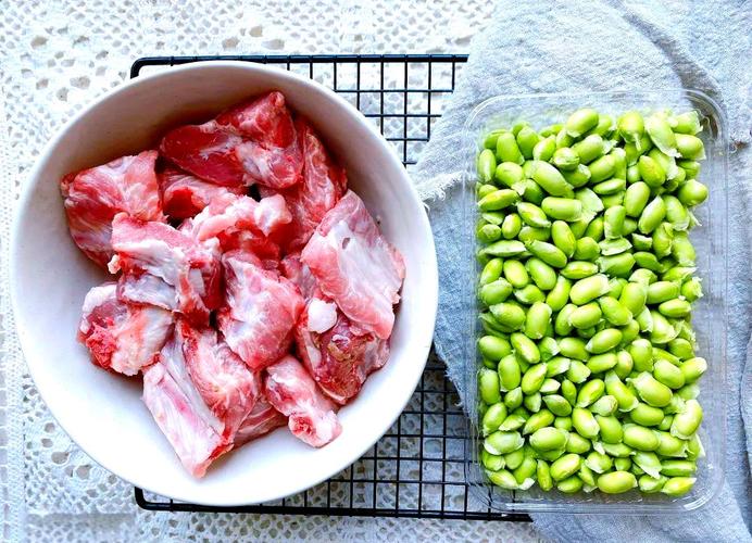 青豆忳排骨做法_青豆排骨汤，营养美味家常菜