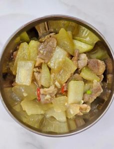 冬瓜烧肉的家常做法_金黄入味，拌饭佳肴