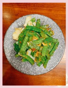 客家菜中百合木耳炒荷兰豆做法_秋日养生美味菜