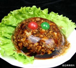 自制鱼冻的做法_鱼骨细碎爆炒炖，鲜美爽口好滋味