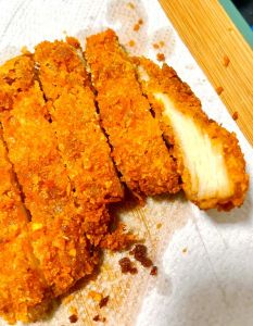 油炸大排的家常做法_大排裹粉油炸，外酥里嫩早餐绝配