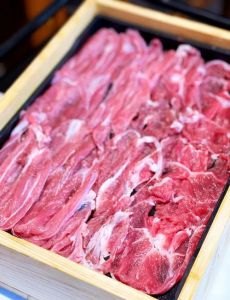 手切羊肉哪个部位涮着吃_羊肉部位与涮食技巧