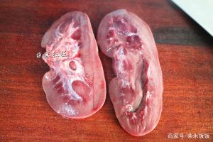 猪腰子怎么处理没骚味_去臊去筋洗盐浆，爆炒脆嫩真香
