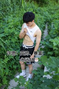 小蓝爆料吃瓜薄肌男导管：揭秘薄肌男的生活趣闻与故事