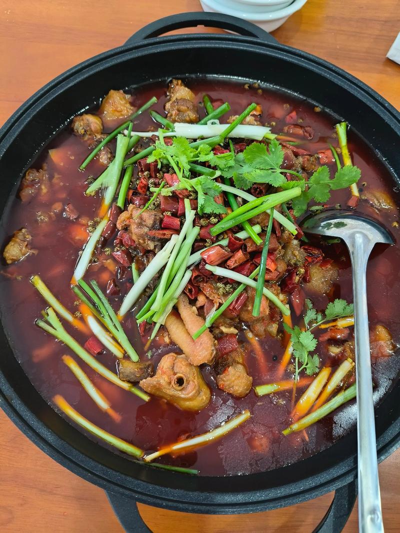 广东打边炉涮鸡做法_广东清汤鸡打边炉,清鲜美味,在家轻松做! 广东打边炉涮鸡做法_广东清汤鸡打边炉,清鲜美味,在家轻松做!