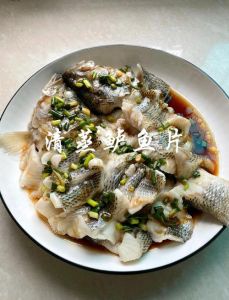 一斤半的鲈鱼蒸几分钟_蒸鱼时间厚度定，火力足，鲜活鱼稍长