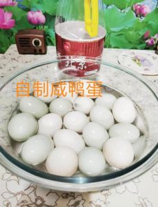 咸鸭蛋需要煮几分钟_冷水下锅煮咸鸭蛋，易剥壳美味做法