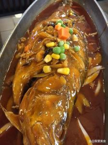 徽菜最有名的30道菜_臭鳜鱼一品锅，山珍火功好味道！
