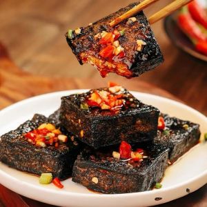 湖南小吃有哪些_臭豆腐剁椒鱼头常德米粉永州血鸭