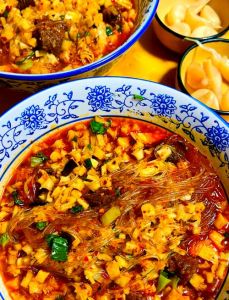 邯郸有什么特色美食_豆沫八大碗驴肉香肠，地道风味！