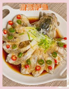鲈鱼煮多长时间就熟了_蒸鲈鱼多久？看大小灵活蒸，筷子插入即熟