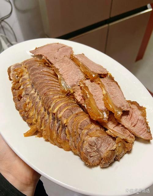 卤牛肉做好了以后怎样吃_冷藏卤牛肉，蒜泥辣椒拌着吃，炒饭拌面样样行！