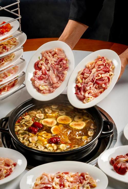 广式鸡煲火锅的做法_鲜嫩鸡肉与醇厚汤底的美味享受 广式鸡煲火锅的做法_鲜嫩鸡肉与醇厚汤底的美味享受