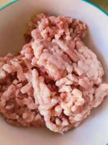 三鲜饺子馅的配料表_虾仁三鲜饺子，鲜香可口怎么做？