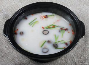 清水火锅汤底做法_鲜味汤底，简单纯粹，在家享受美味！
