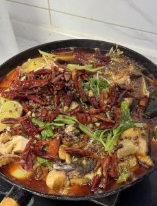 煮鱼火锅放什么配菜_多样食材，丰富口味，美味体验！