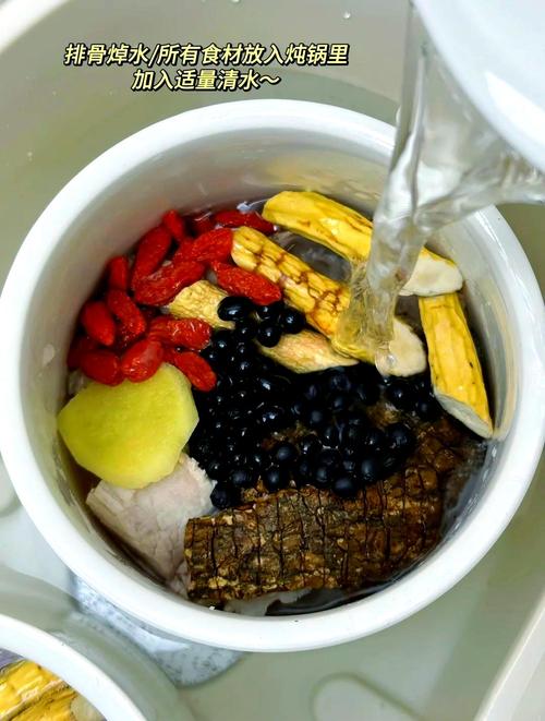 杜仲黑豆猪骨汤做法_温补养生好选择