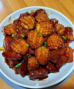 红烧肉烧鲍鱼的最正宗做法_家常硬菜，鲜嫩美味