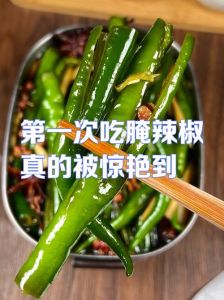 线椒家常腌制详细方法_糖腌脆爽线椒，配米辣蒜，爽口好料！