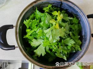 芹菜叶焯水几分钟_芹菜叶焯水去农残，营养高不浪费