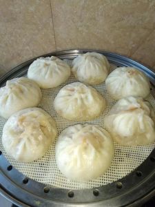 蒸大包子多长时间熟_蒸包子松软技巧，不塌陷不回缩