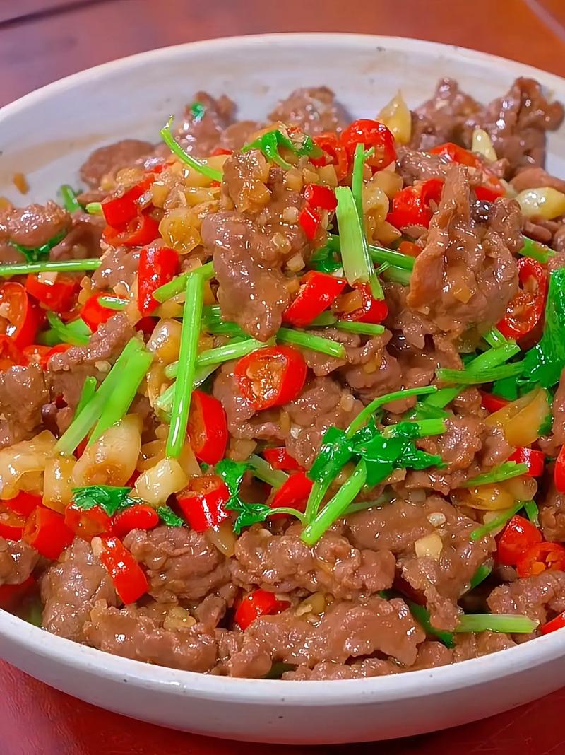 小美嫩炒牛肉的做法步骤_淀粉芝麻油腌嫩牛肉，4种美味做法轻松学会！