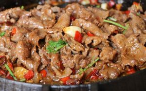 清远铁板烧牛肉的做法_清远铁板烧牛肉，嫩滑入味，中西合璧美味！