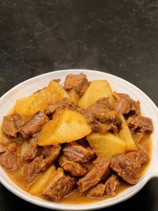 广东柱侯酱炖牛腩正宗做法_柱侯酱炖牛腩，香软入味拌面饭
