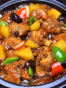 黄焖鸡翅的家常做法_新年黄焖鸡翅，美味又暖心！