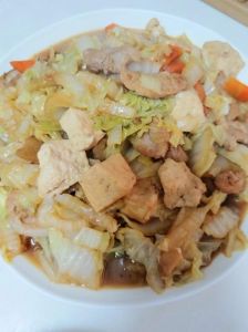 大白菜五花肉炖豆腐的做法_白菜五花肉炖嫩豆腐，香脆鲜美暖心胃