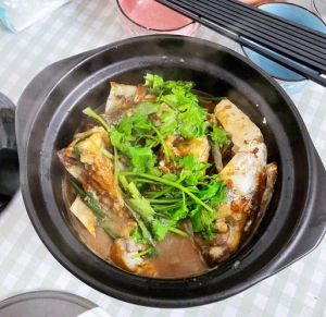 粤菜啫啫鱼煲做法_豆腐鱼块啫啫煲，香嫩美味，满足个性口味！