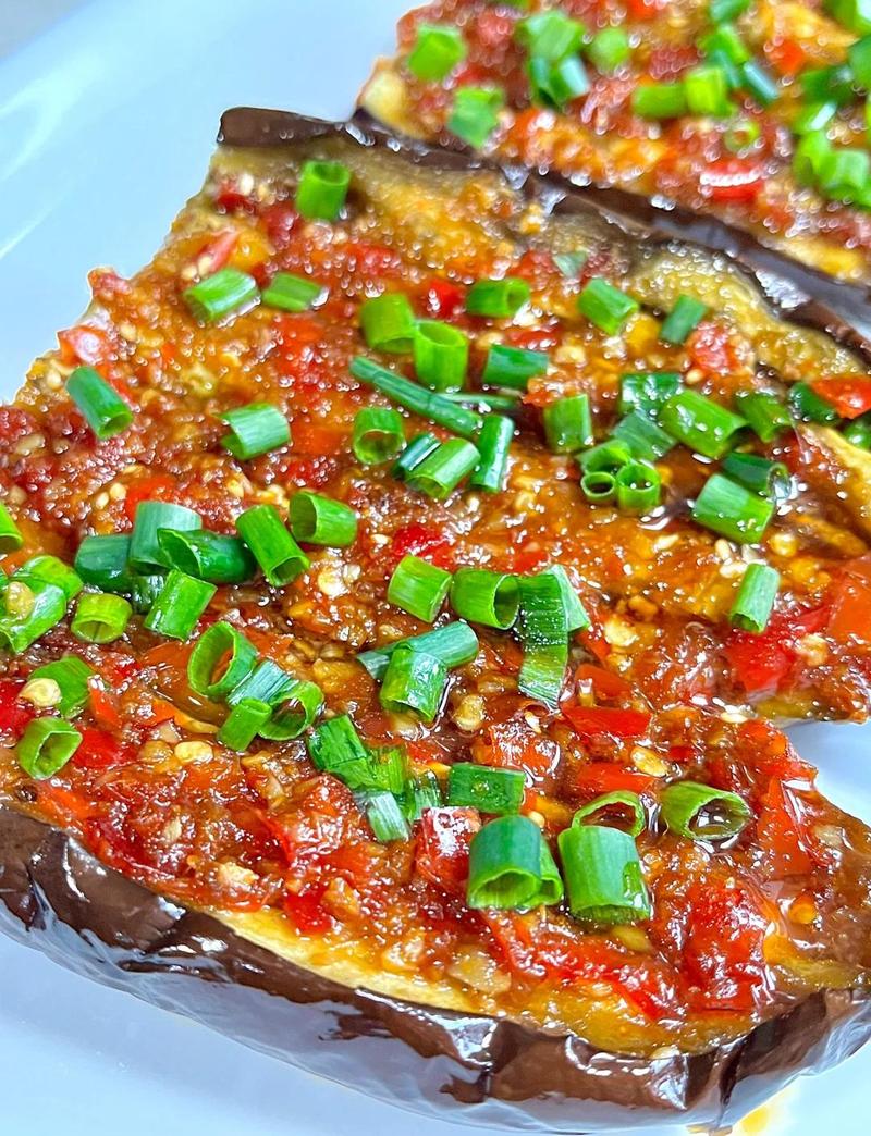 烧茄子简单详细做法_家常烧茄子，外酥里嫩，女儿的最爱！
