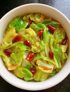 包菜做泡菜最正宗做法_家常泡菜，酸辣爽口，简单易做！