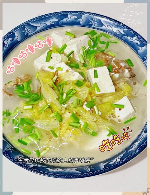 鸭架汤炖白菜的家常做法_烤鸭架汤炖白菜，奶白鲜美